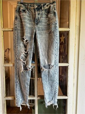 American Eagle Distressed Light Wash Ripped Jeans